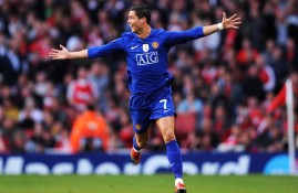 电子竞技综合游戏-巴特勒爆冷击败塞尔维亚队，回归赛场引爆全场！